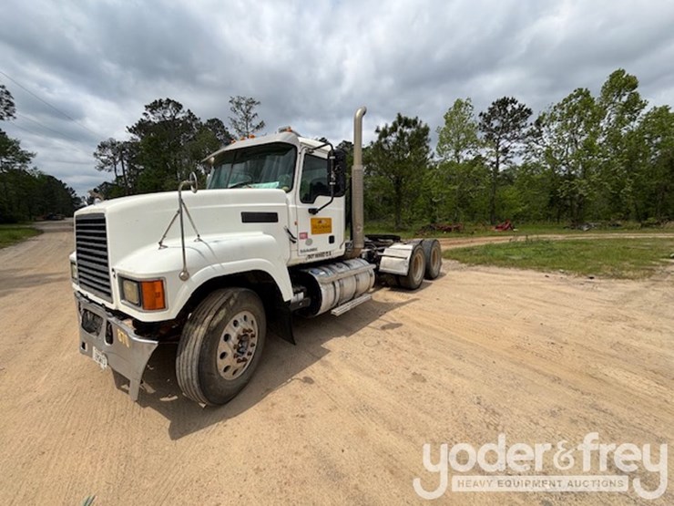 2014-mack-chu613-image-1