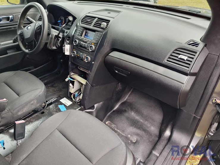 2017-ford-explorer-image-2