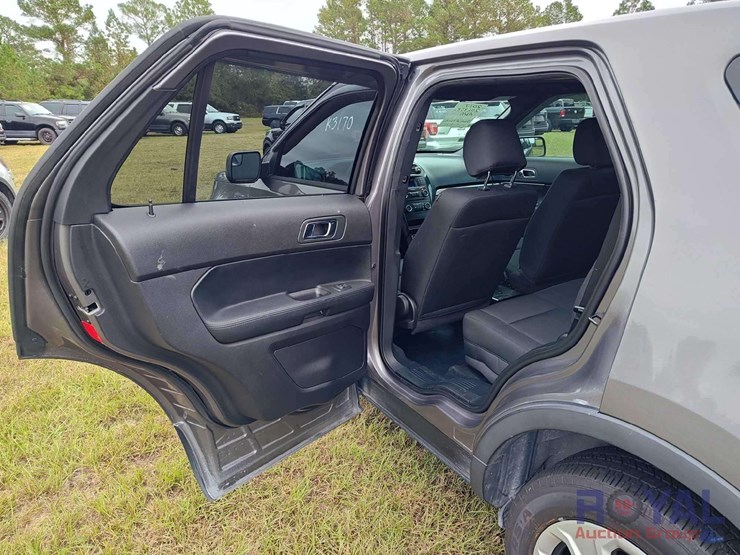 2017-ford-explorer-image-27