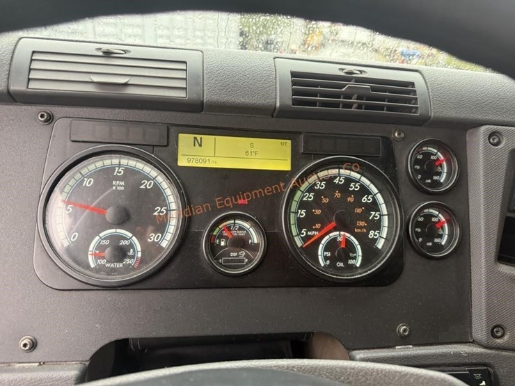 2015-freightliner-cascadia-113-image-47