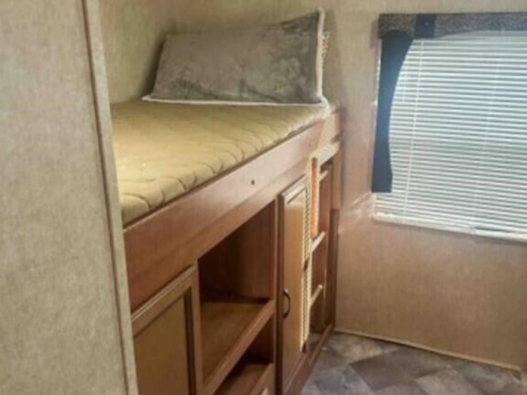 2014-palomino-travel-trailer-image-2