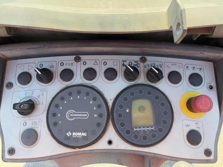 2017-bomag-bw120-image-21