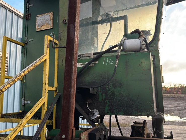 #115-•-debarker-cab-image-5