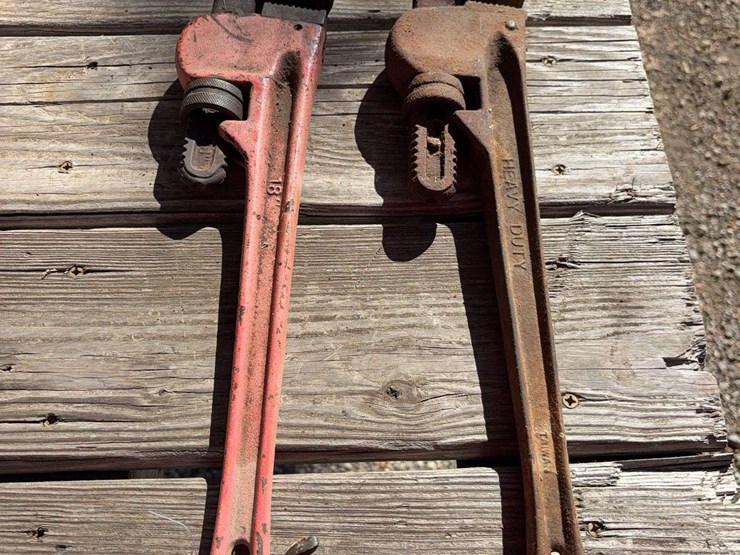 2-rigid-pipe-wrenches-image-1