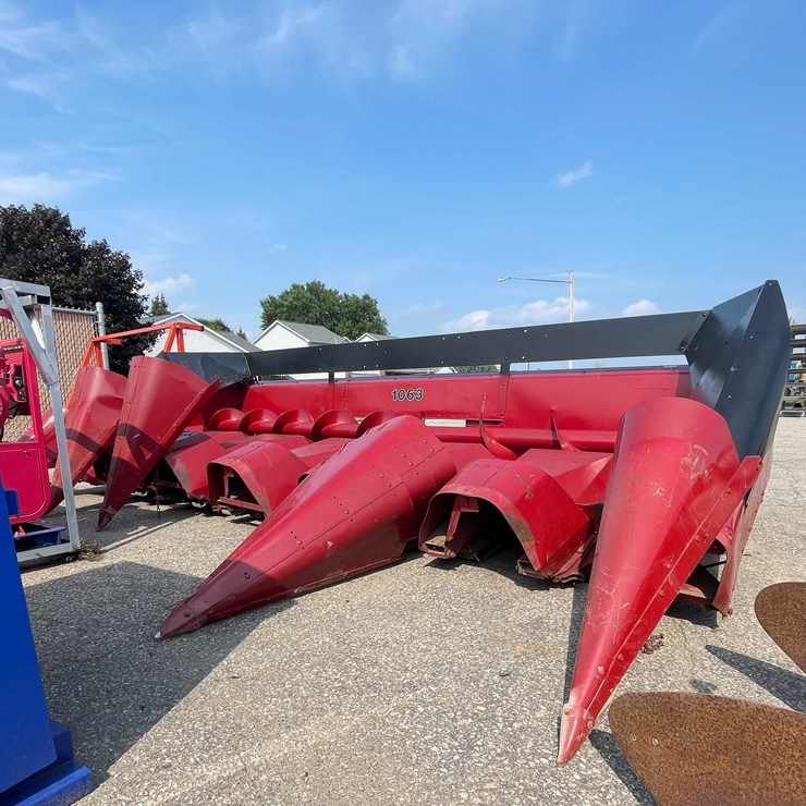 #14076 • Case 1063 Corn Head (O12)