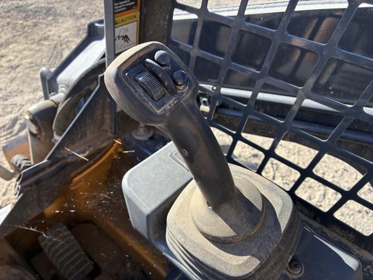 2024-deere-316gr-image-16