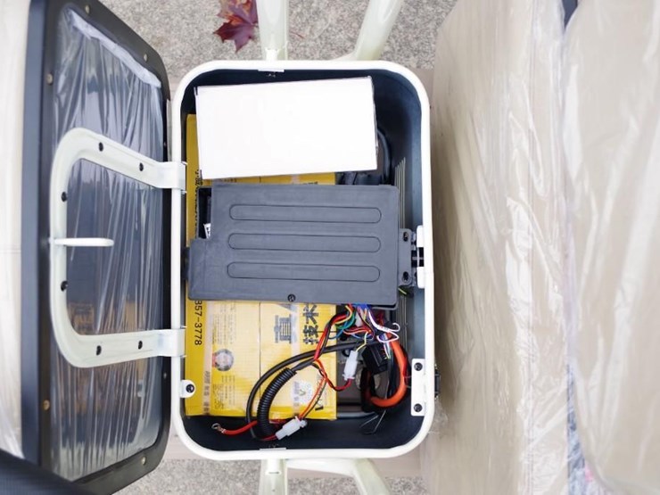 black-gold-electric-leisure-tricycle/mini-tourist-car/mini-golf-cart,-red,-unused,-assembled-image-6