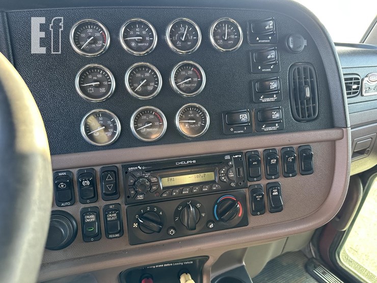 2014-peterbilt-386-image-22