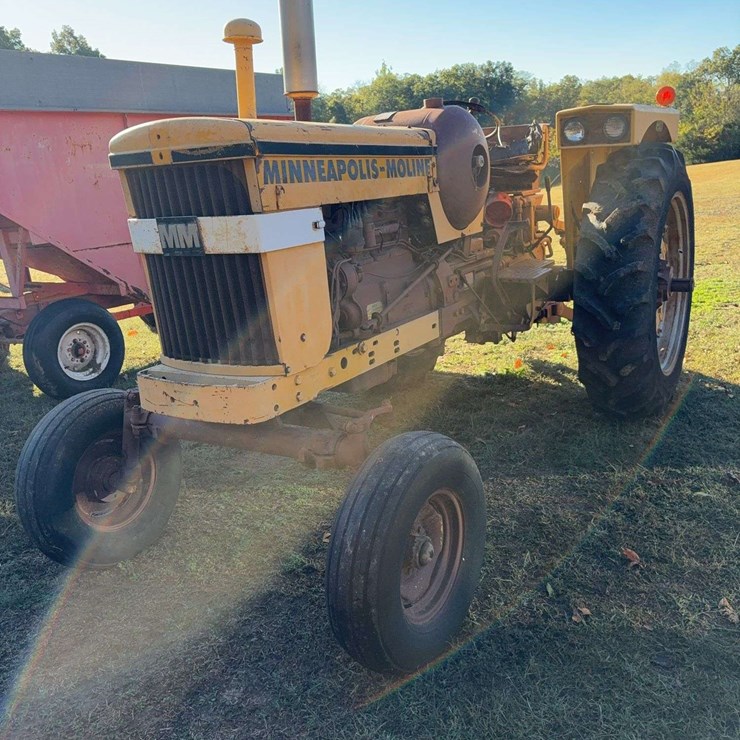 1965 Minneapolis Moline 670 Tractor, 3,447 hours, LP, Wide Front, Goodyear 15.5-38 tires, 540pto, 3pt, quick hitch, s/n- 29901718