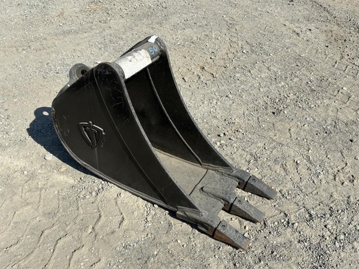 paladin-excavator-bucket-w/-teeth-12"-image-2
