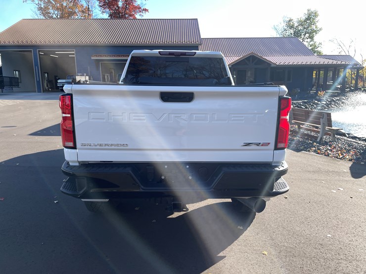 2025-chevrolet-silverado-image-7