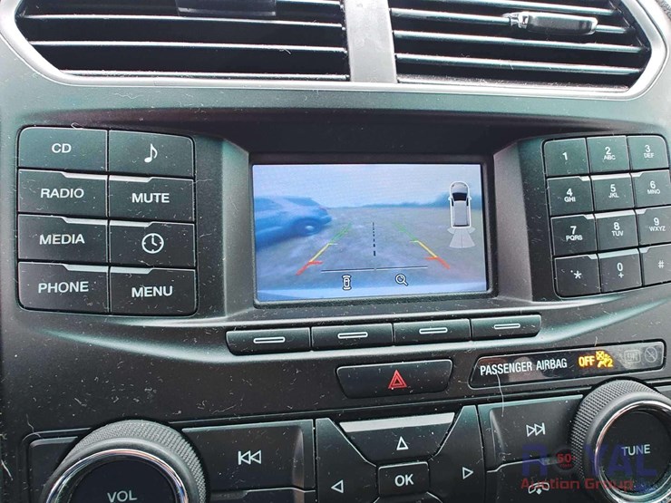 2016-ford-explorer-image-42