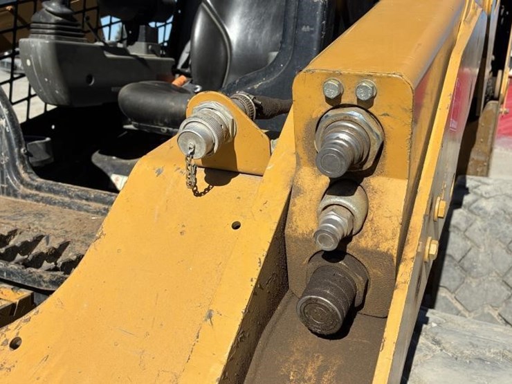 2020-caterpillar-246d3-image-8