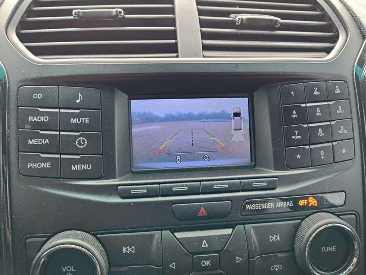 2016-ford-explorer-image-28