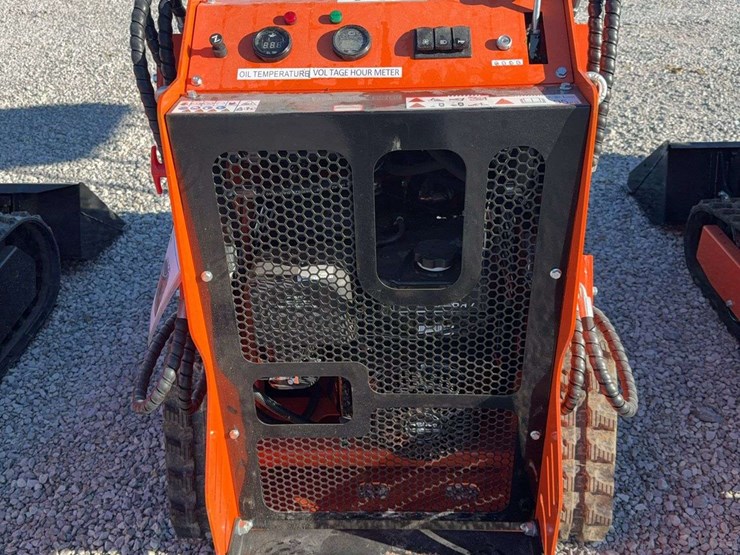 future-ft36c-skid-steer-loader---electric-start,-open-station,-40"-bucket-image-3