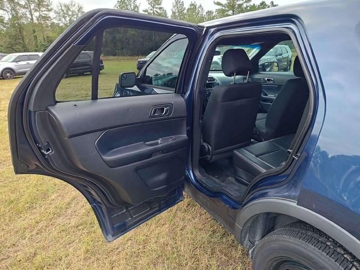 2016-ford-explorer-image-8