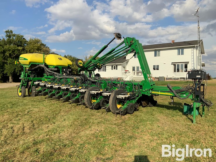 2010-john-deere-1770-image-3