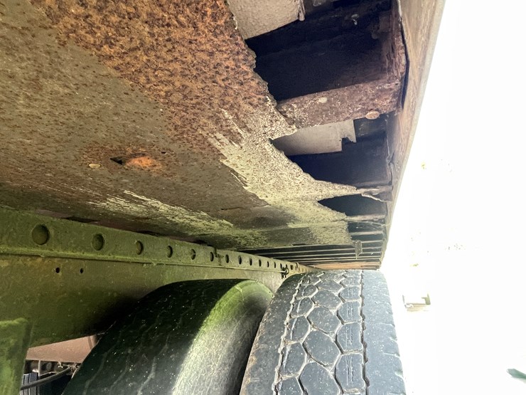 1996-utility-53'-image-30