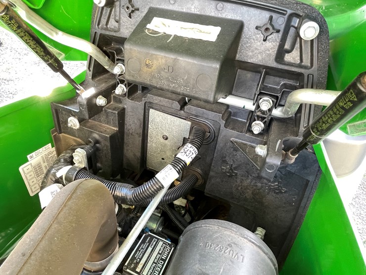 2024-john-deere-1025r-image-47