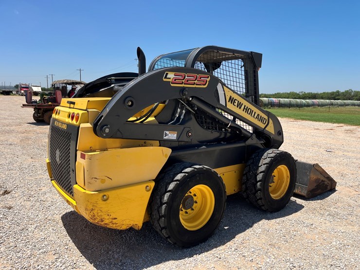 2014-new-holland-l225-image-7