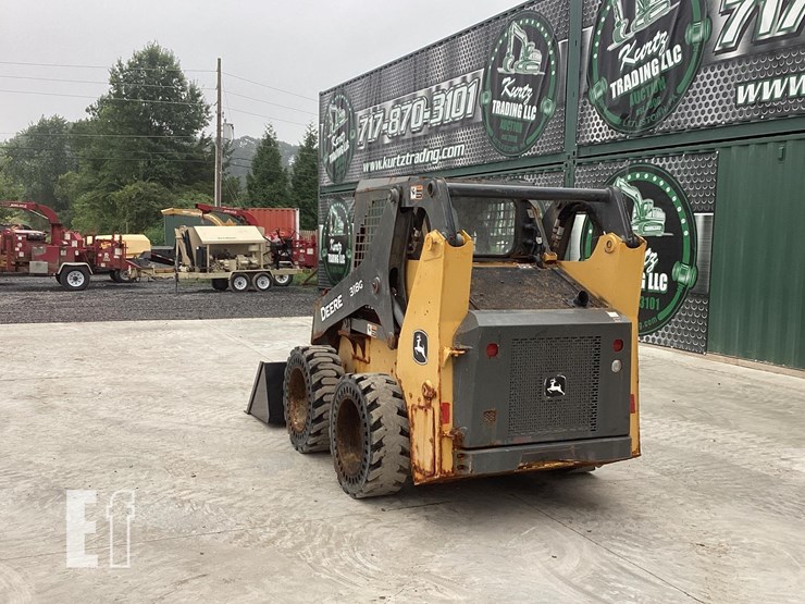 2019-deere-318g-image-2