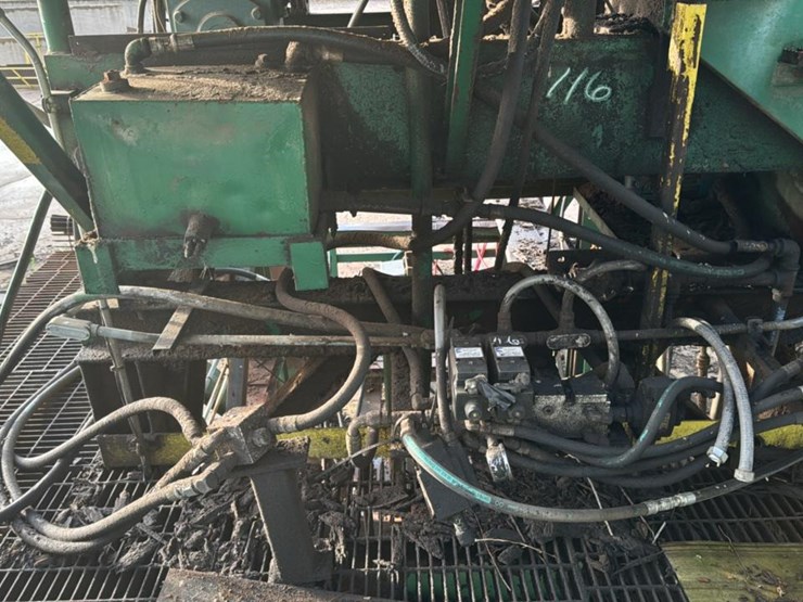 #116-•-debarker-frame-with-hyd.-unit-and-gearboxes-image-6