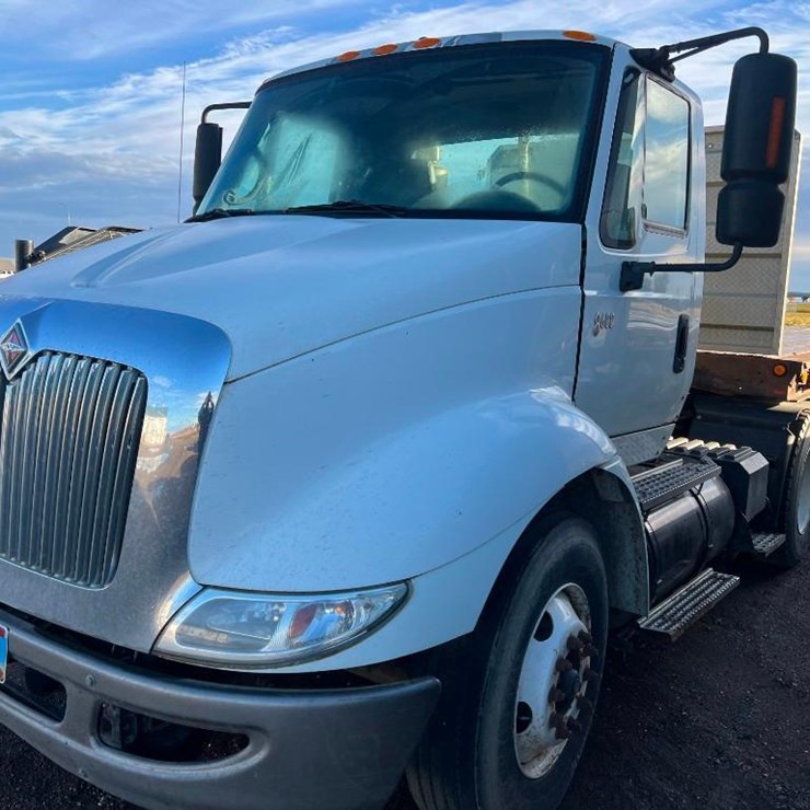 2004 INTERNATIONAL 8600