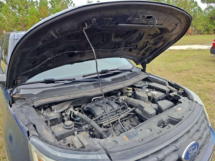 2016-ford-explorer-image-14