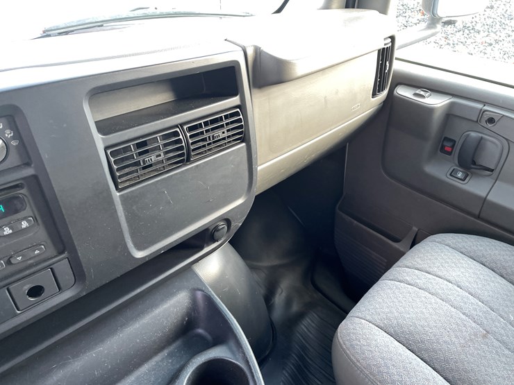 2007-chevrolet-g3500-image-65