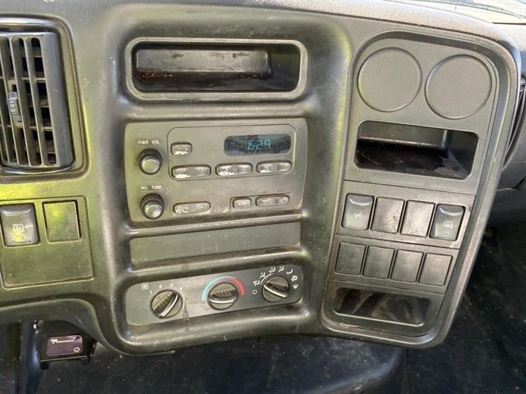 2005-chevrolet-c4500-stakebed-truck-image-15