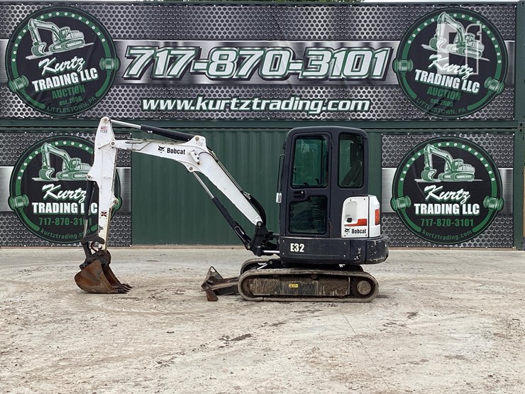 2014-bobcat-e32-image-1