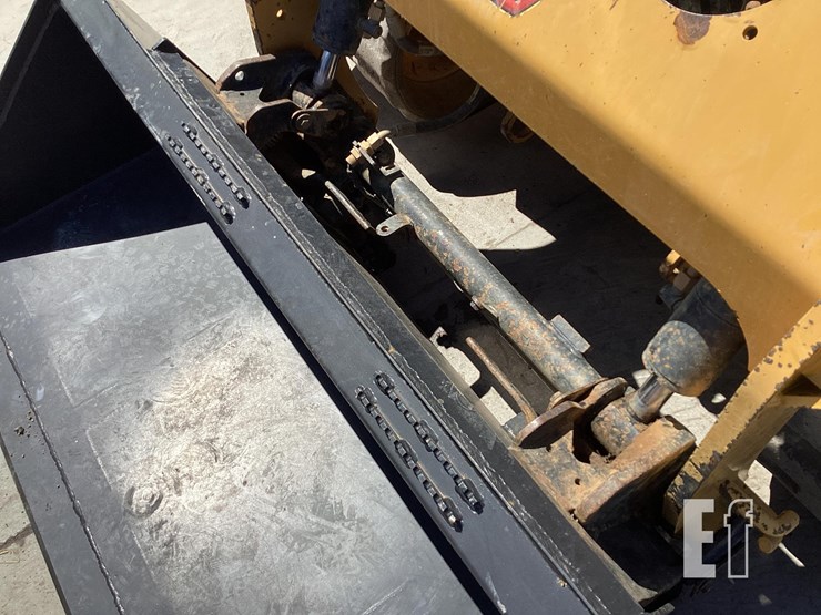 2020-caterpillar-259d3-image-10