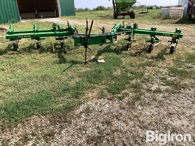 john-deere-725-image-2
