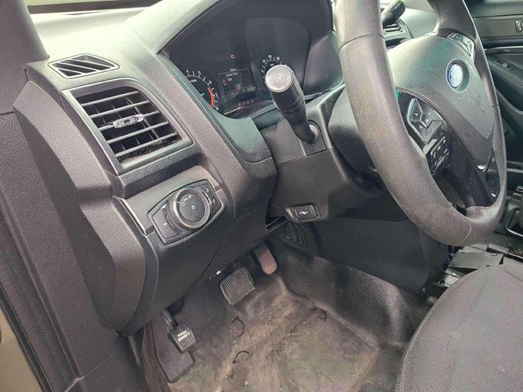 2016-ford-explorer-image-16