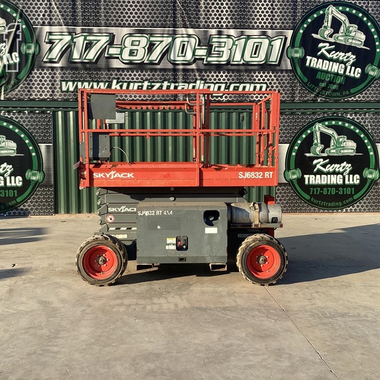 2016 SKYJACK SJ6832RT