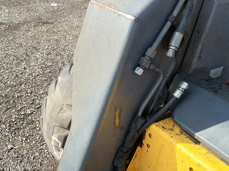 new-holland-ls190-image-42