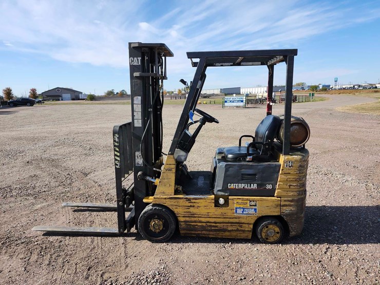 caterpillar-30-warehouse-forklift-image-6
