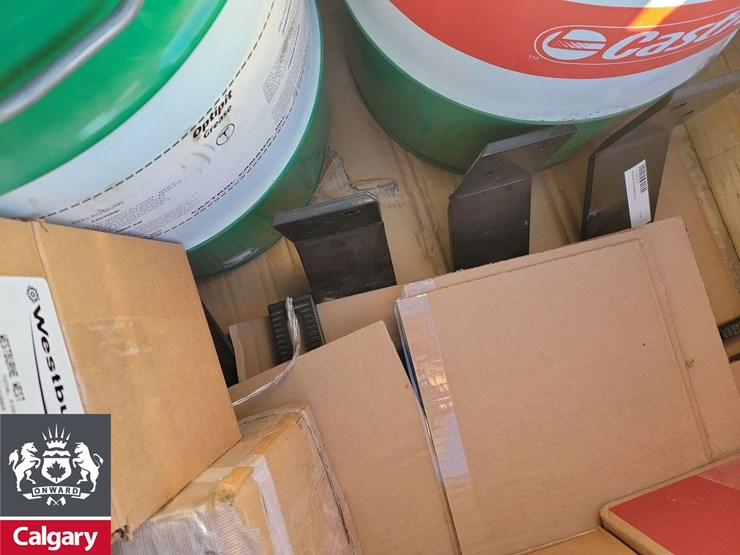 pallet-of-boxes-with-parts-with-2-drums-castrol-optipit-image-10