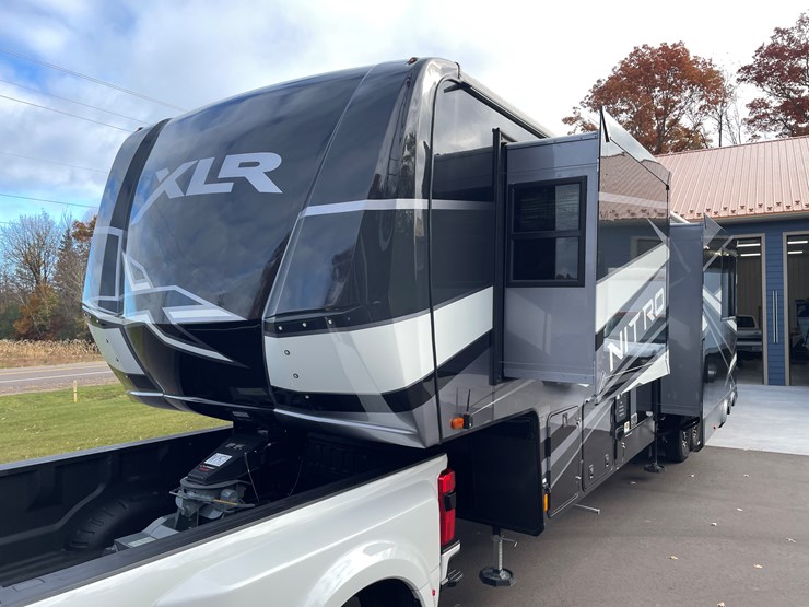 #4502-•-2025-forest-river-xlr-nitro-lux-toy-hauler-(wi-title)-image-9