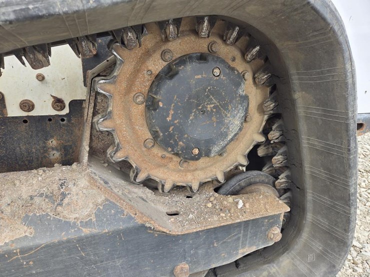 2019-bobcat-t740-image-52