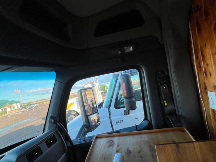 2014-peterbilt-579-image-19