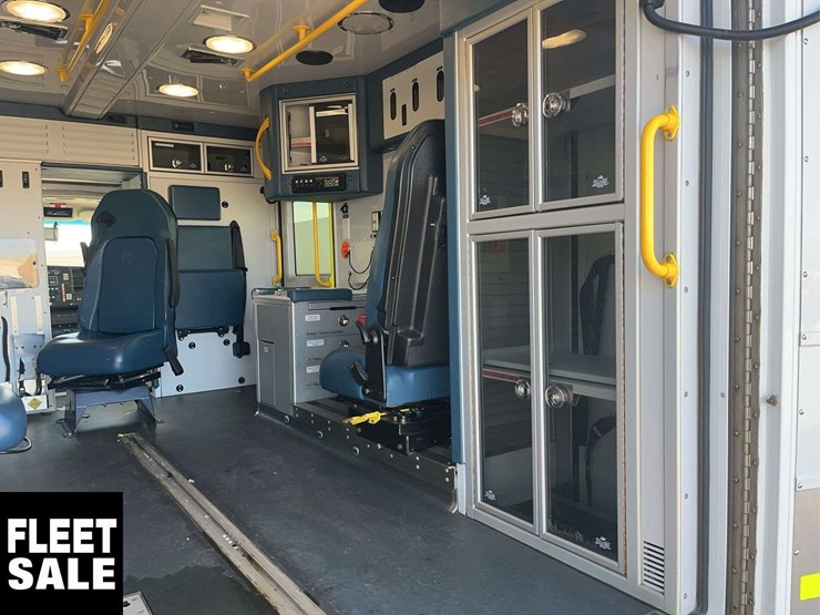 2018-chevrolet-express-s/a-ambulance-image-18