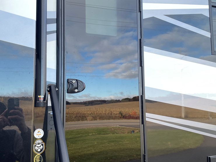 #4502-•-2025-forest-river-xlr-nitro-lux-toy-hauler-(wi-title)-image-56