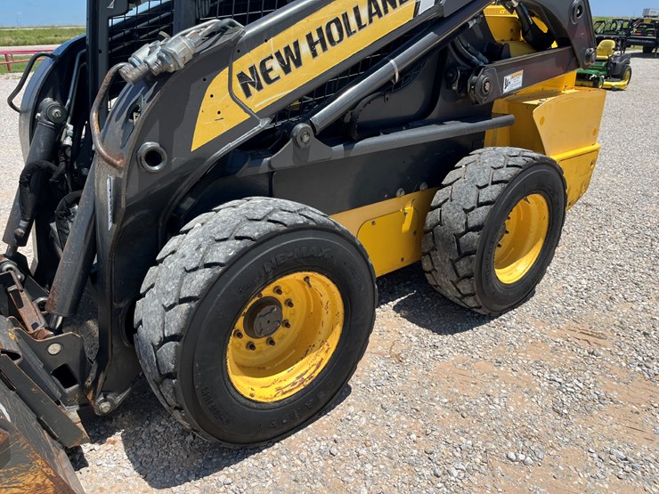 2014-new-holland-l225-image-2