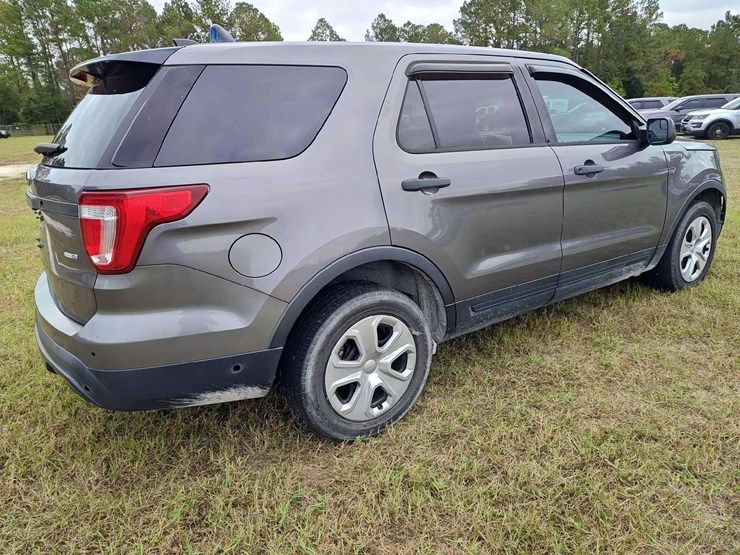 2016-ford-explorer-image-3