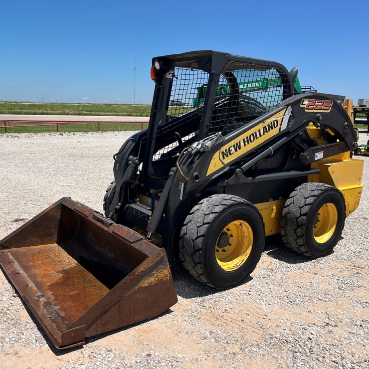 2014 NEW HOLLAND L225