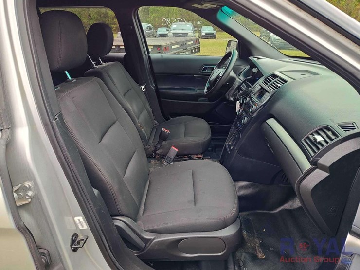 2016-ford-explorer-image-17