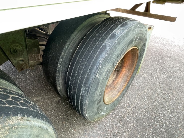 1996-utility-53'-image-31