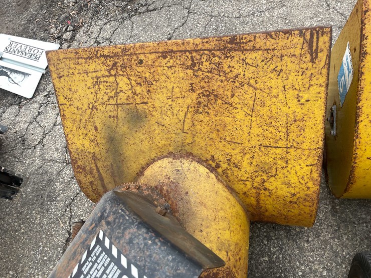 #14035-•-(2)-bolens-24"-snow-blower-(o4)-image-26