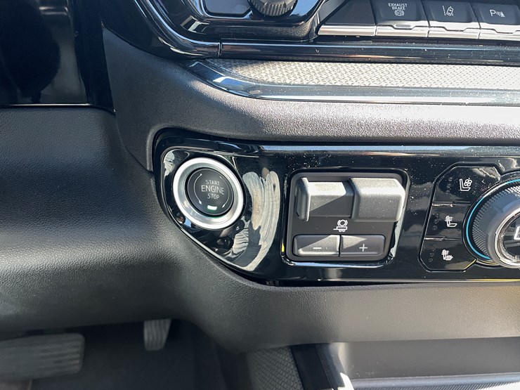 2025-chevrolet-silverado-image-67